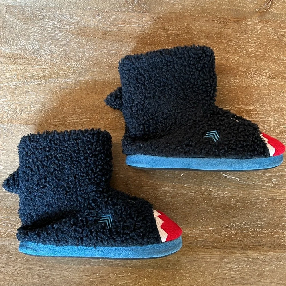 Isotoner Kids Shark Slipper Booties